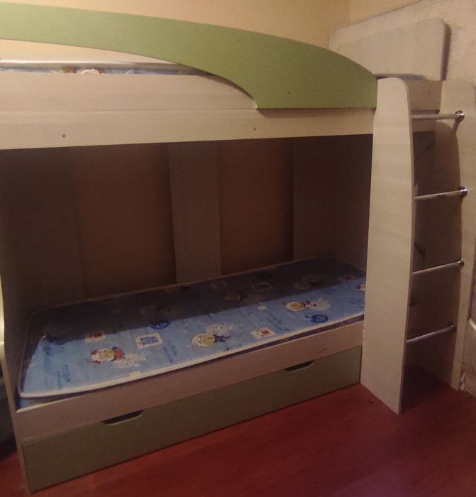 Двухярусная кровать