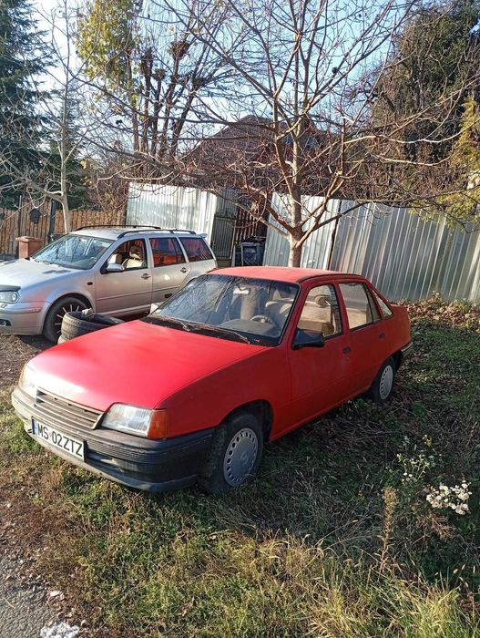Opel kadett 1989 1.6 benzina