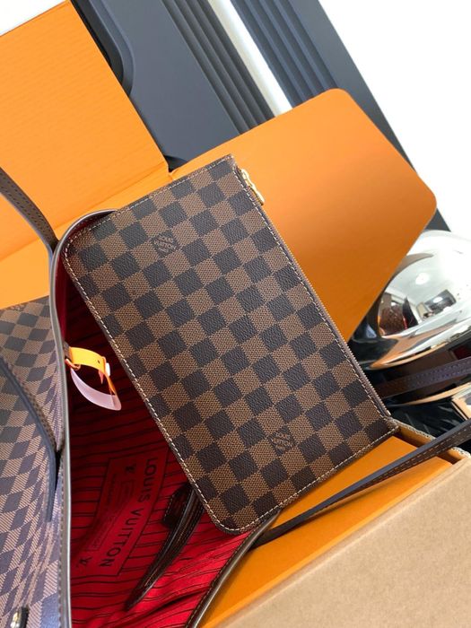 Louis Vuitton Neverfull MM Tote Bag