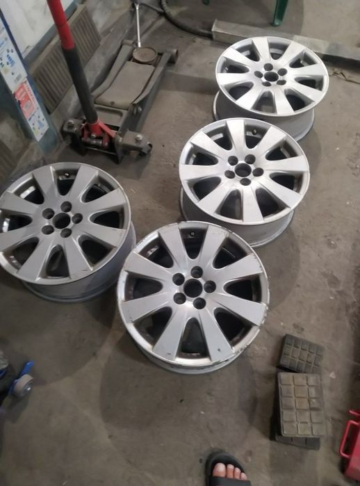 Продавам джанти за Тойота