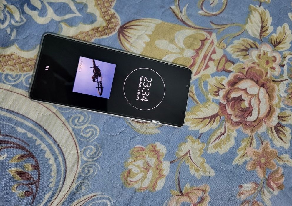 Телефон Sony Xperia