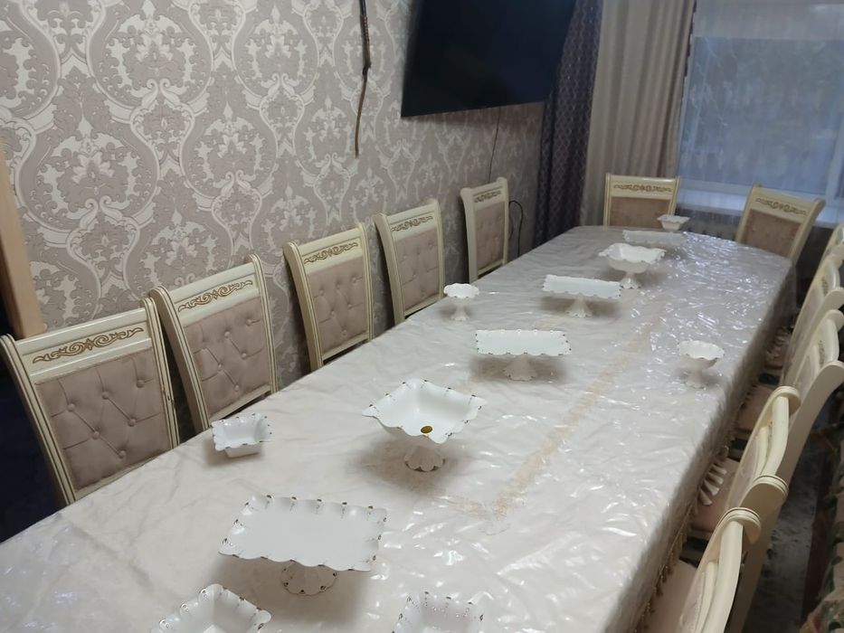 Продам стол для гостинной