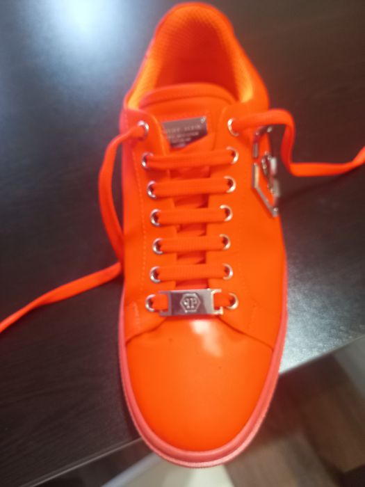 Продавам обувки марка Филип Плейн