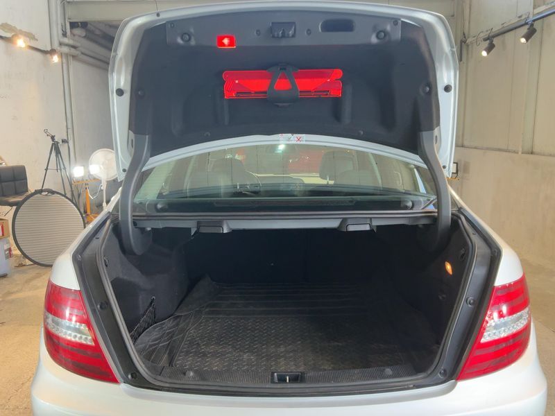 Mercedes-Benz C-Klasse C 200 CDI BlueEfficiency Avantgarde 2012