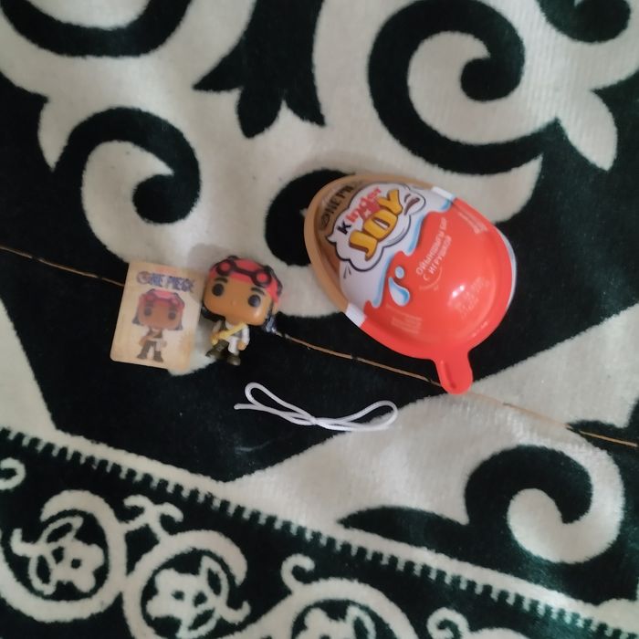 за 400 тенге продам фигурку kinder joy one piece