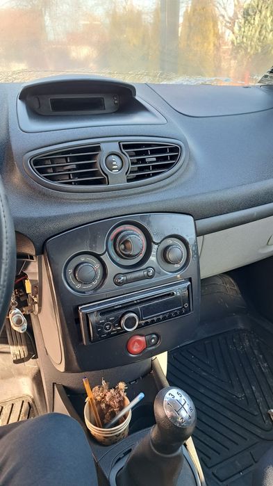 Vand Renault Clio 3 pentru piese de schimb1,5 DCI motor defect