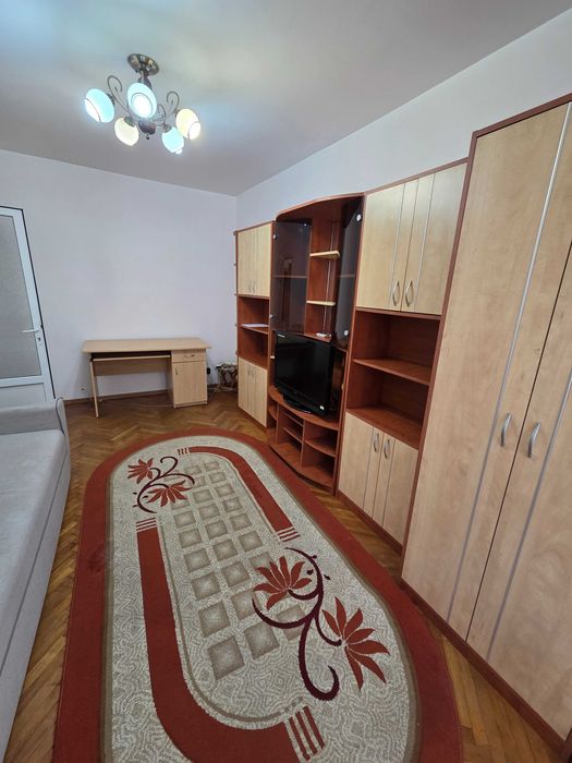 Inchiriez apartament decomandat 2 camere, Podul Ros