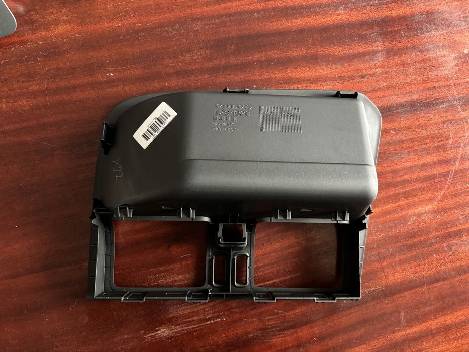 Рамка централна конзола Volvo XC60 до 2016г.