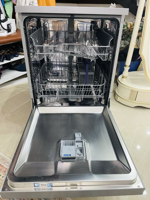 Продам б/у посудомоечную машину