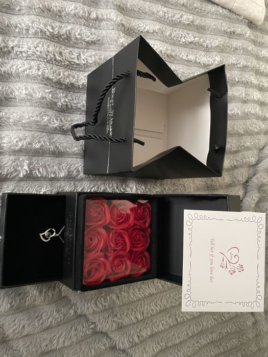 Подарочные наборы для девушки, Кулон «я тебя люблю» на 100 языках,розы