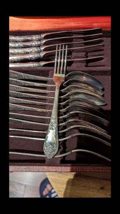 Посребрени прибори за хранене