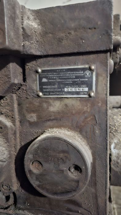 Токарный станок   в рабочем состоянии