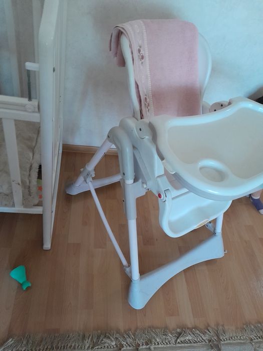 Стульчик для кормления передвижной