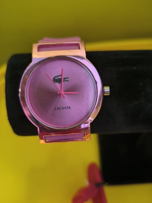 Елегантен Дизайн Часовник