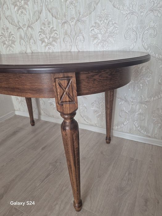 Стол для гостиной