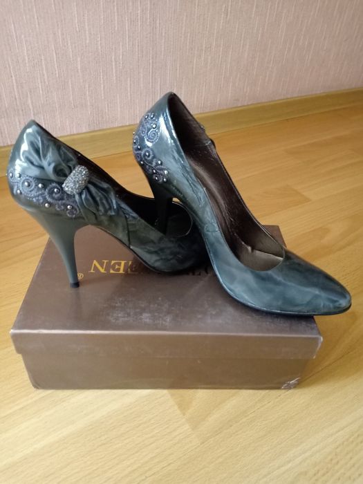 Туфли модельные продам