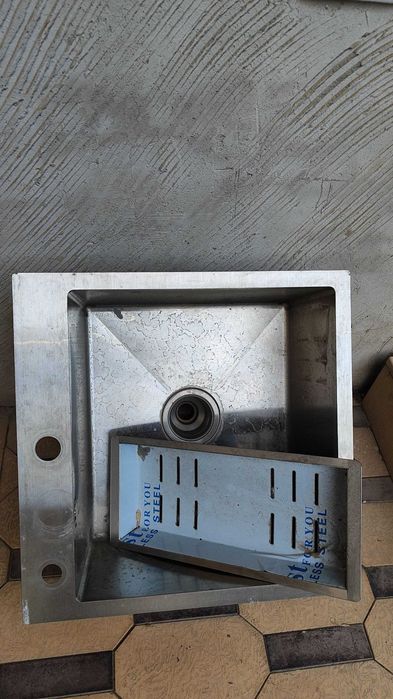 Продам кухонную мойку из нержавеющей стали