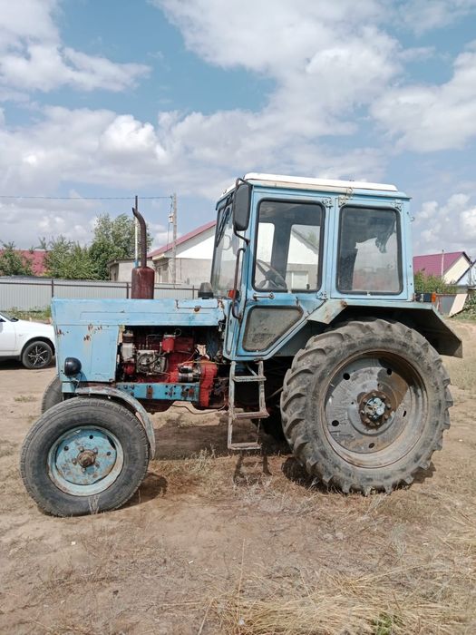 Трактор с прессом