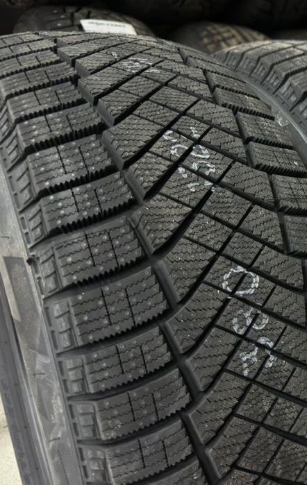 Pirelli Ice Zero 245/45/19. Зимние шины.