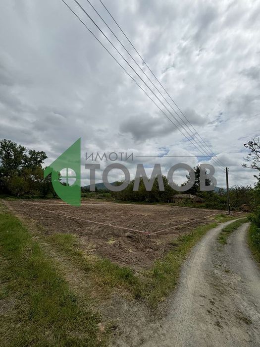 Парцел с отлична инвестиционна възможност в село Марково