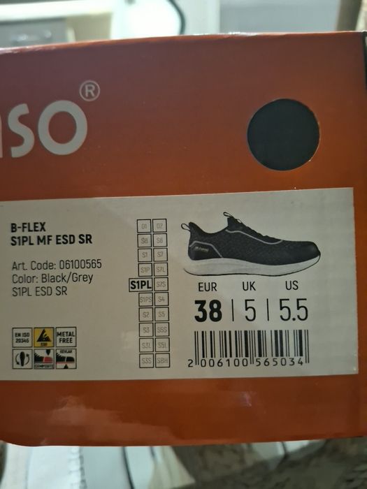 Продавам работни обувки