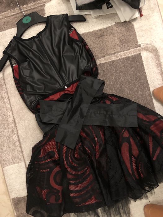 Дамска официална рокля с панделка на гърба