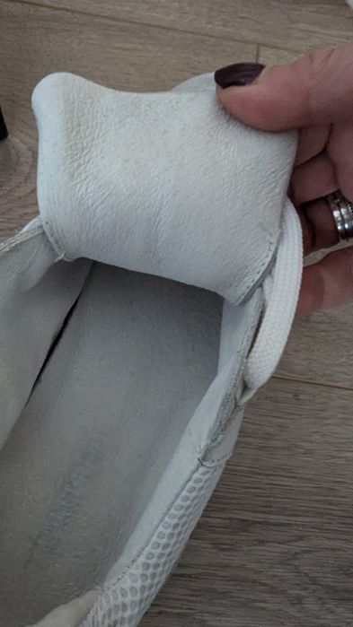 Дамски сникърси TOGOSHI /бели/