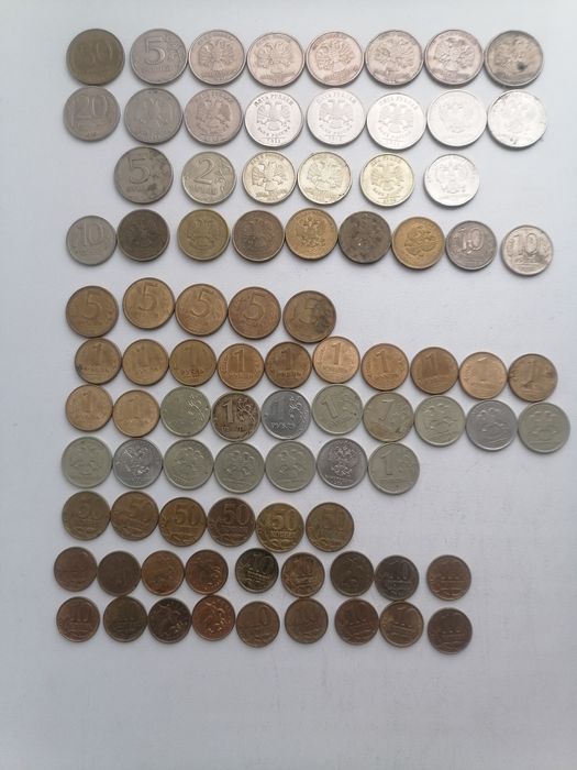 Продам монеты и бумажные деньги.