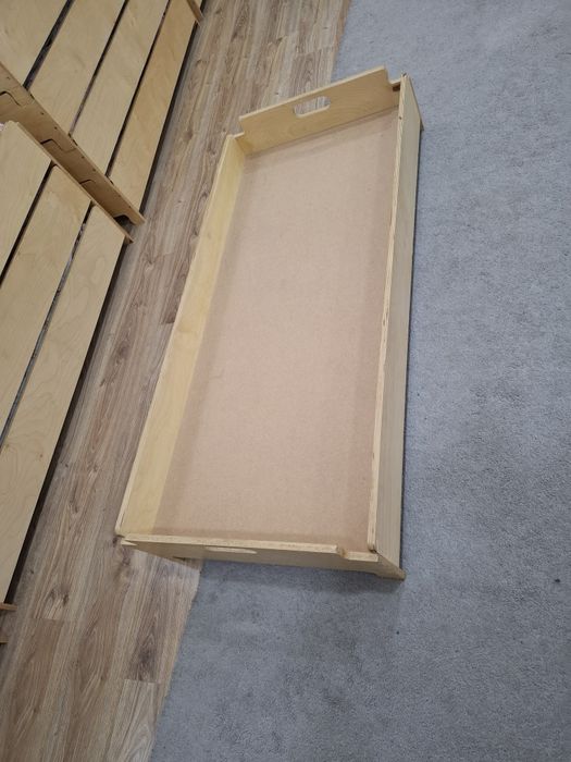 Продается детская кровать. без матраса. из дерева. 16 штук.