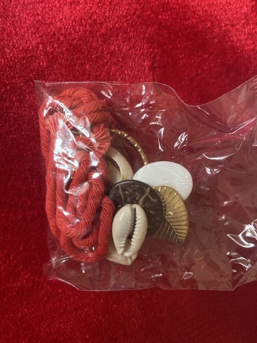 Мяч для фитнеса,часы,замок для велосипеда,бижутерия брошки