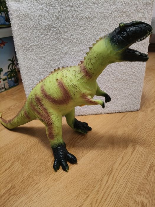 Dinozaur cu sunete