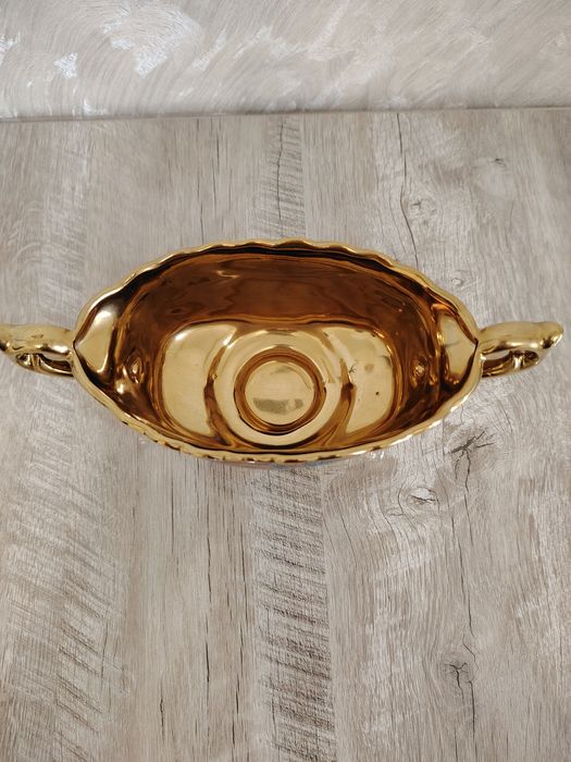 Продам набор салатник и конфетницу.