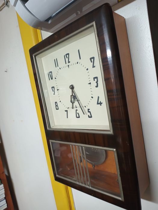 Красив  Степен  Механичен Часовник ЯНТАР  Идеален за Декорация