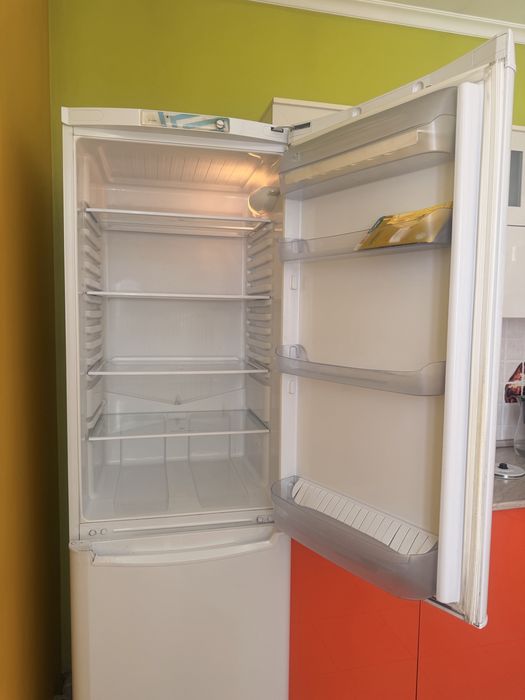 Холодильник Indesit