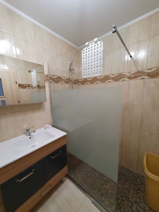 Inchiriez ap cu 3 camere,utilat modern.