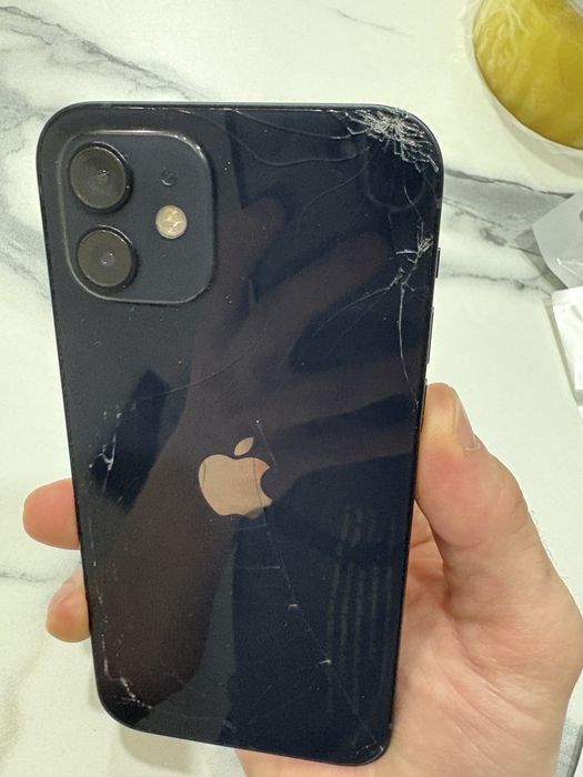 Продаю в хорошем состоянии Iphone 12