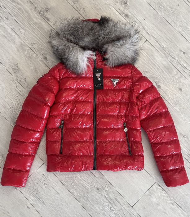 Дамски якета с естествен пух на качулката.