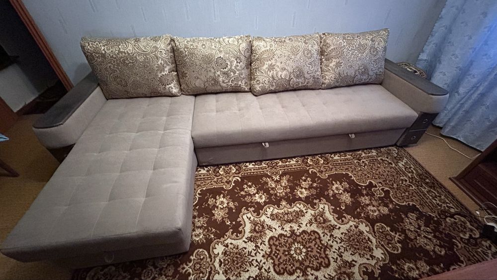 Диван угловой ( мягкая мебель)