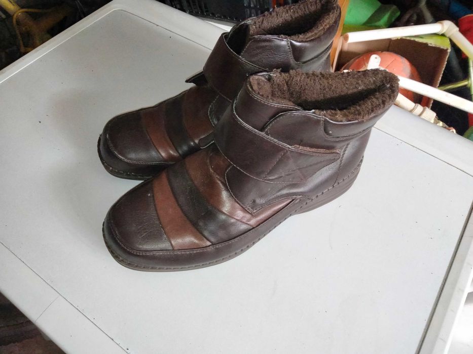 Ghete de damă ,Nr 40 , preț negociabil,plată doar cash