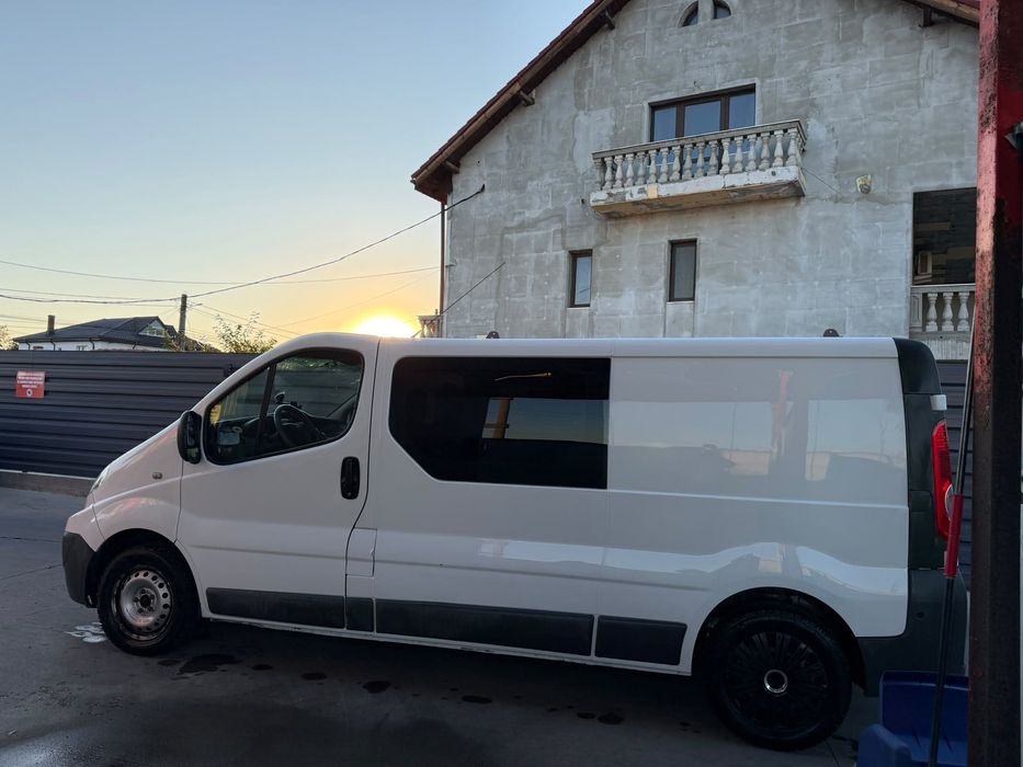 Renault Trafic 2.0 dCi • 2013 • 6 locuri • 275.900 km