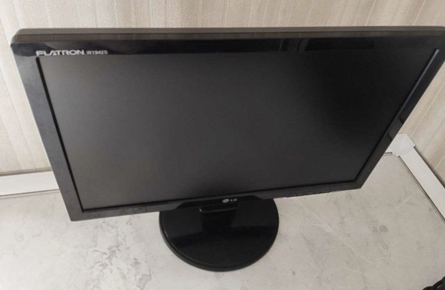 Продам 19 широкий монитор