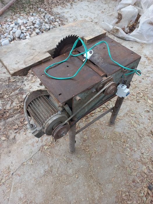 Циркулярный (круглопильный) станок, фуганок.