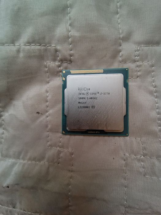 Vând procesor Intel Core i7-3770, 4 nuclee / 8 fire, 3.40 GHz (3.90 GHz Turbo), socket LGA1155. Funcționează perfect,