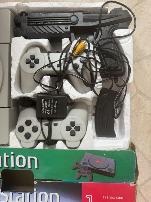 Consola retro game station ,,The Poly Machine''