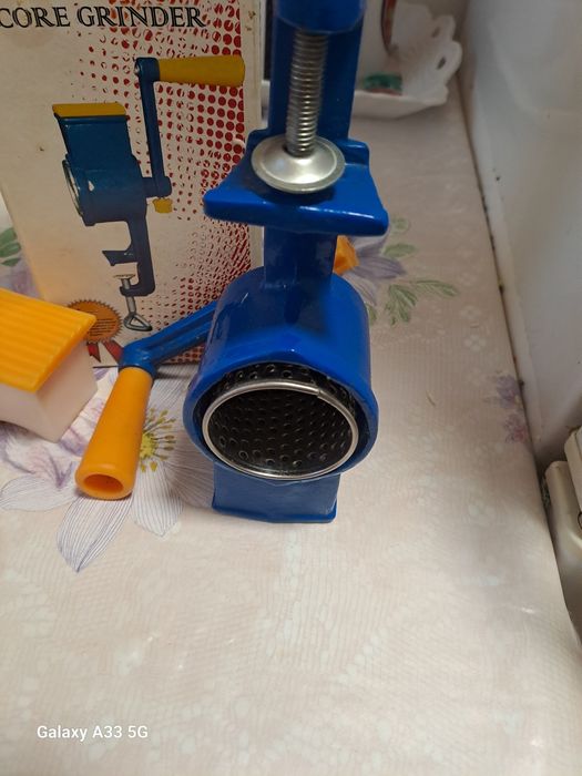 Mașină de măcinat nuci