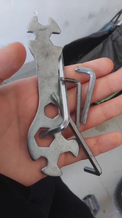 Есть ишо фанарик и всио