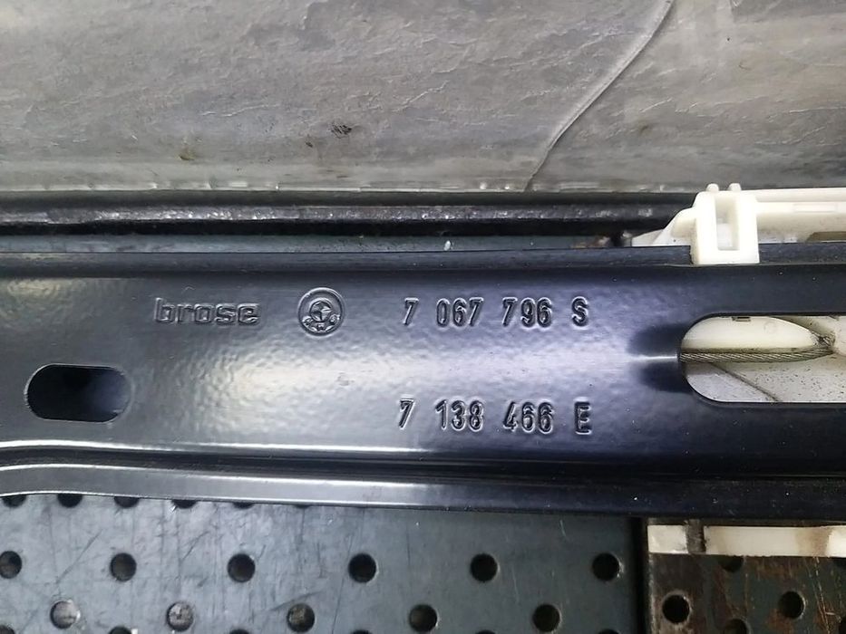 Macara motoras dreapta fata bmw seria 1 e81 e87 7138466e 7067796s 0130822227 6927028 996625101