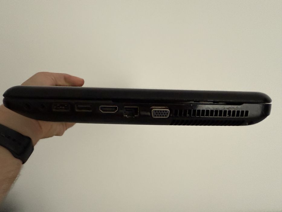 Laptop Toshiba Satellite C55-A-1H1 – i3, 4GB RAM, SSD 480GB