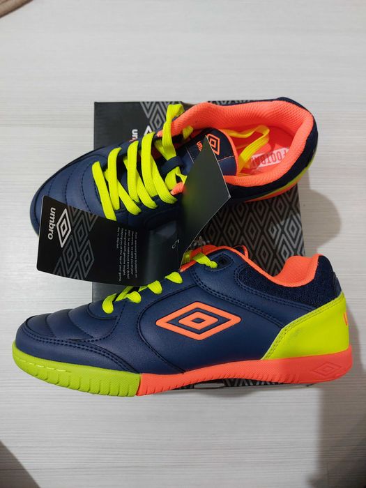 Детски футболни обувки umbro 35