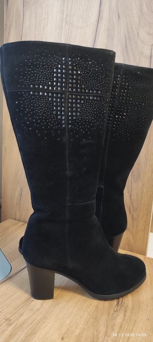 Продам новые сапоги